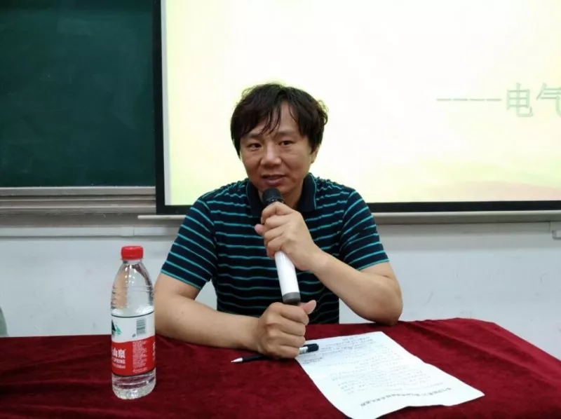 七点二十老总_七点二十时间画图(2)