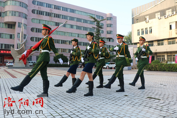 http://news.lyd.com.cn/pic/003/001/355/00300135538_503c78e0.jpg