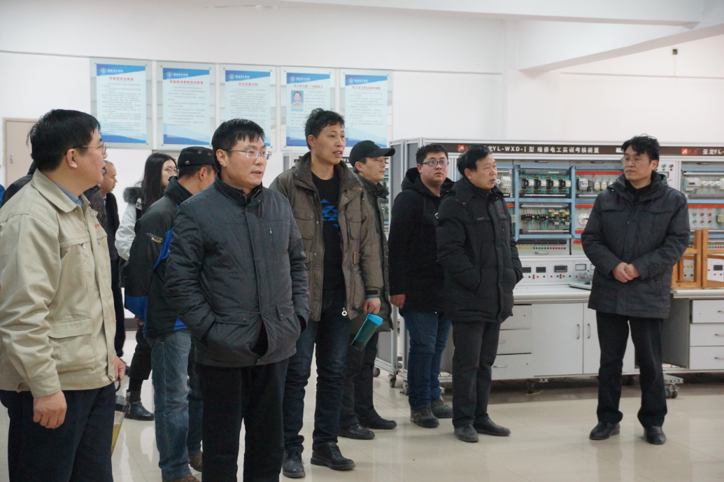 中原工学院杨保国主任一行莅临我校工程训练中心交流学习