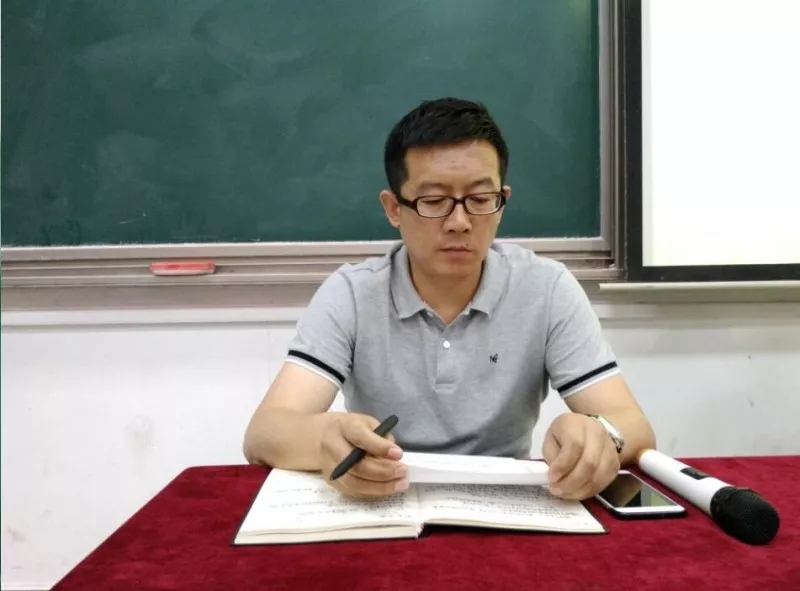 七点二十老总_七点二十时间画图(2)