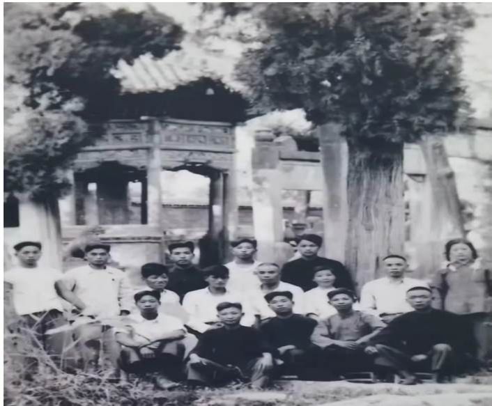 6.50年代洛阳初级师范学校师生合影（2）