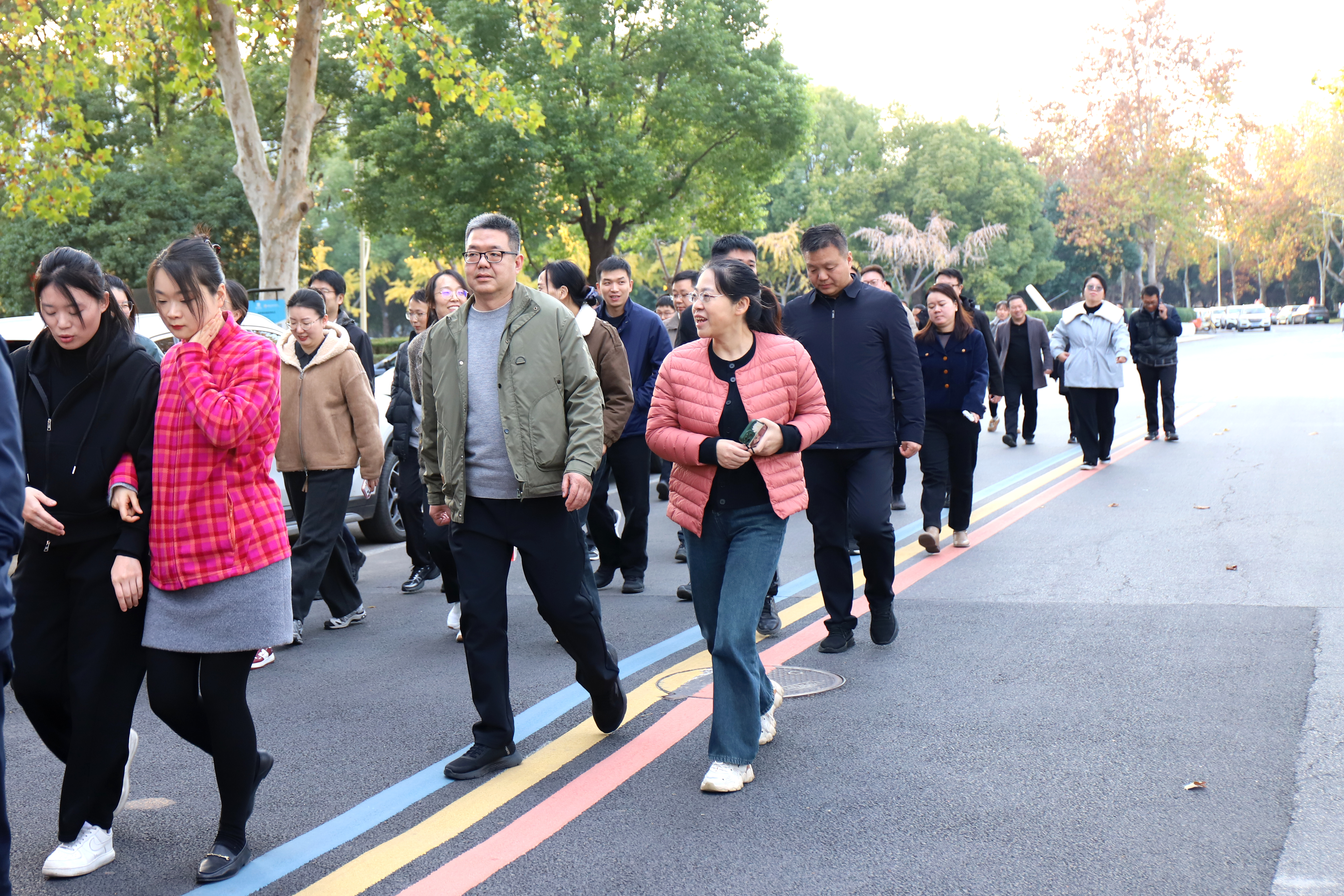 我校机关行政工会举行2025年冬季健步走活动-洛阳理工学院