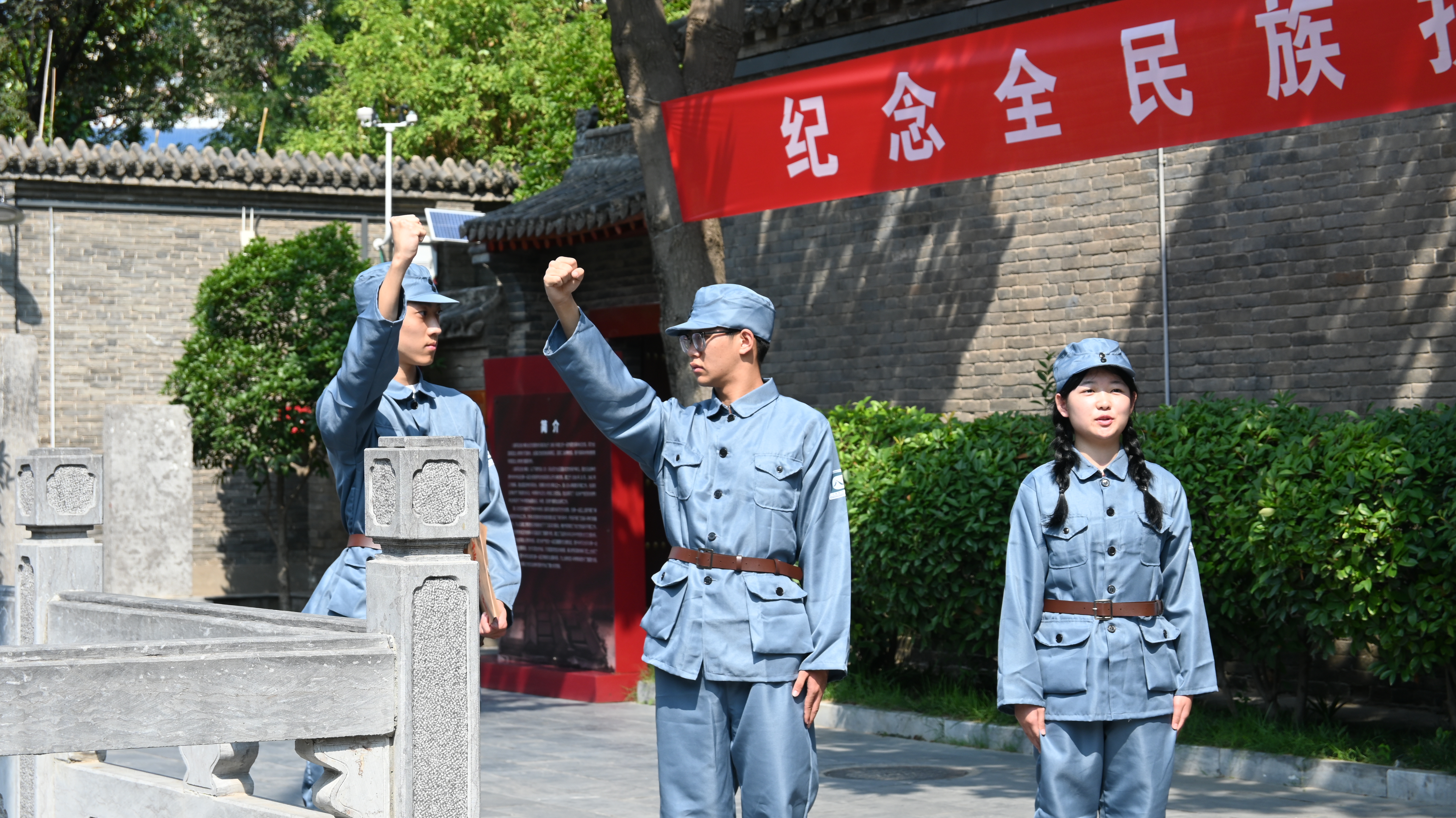 我校赴八路军驻洛办事处纪念馆举行红色沉浸式演出-洛阳理工学院